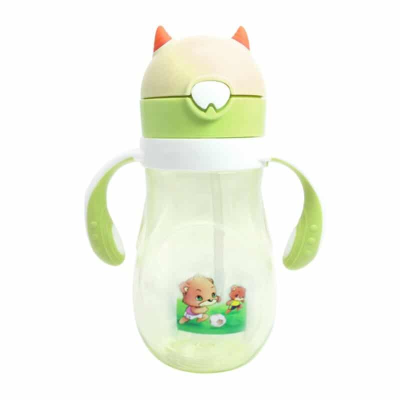 Children's drinking bottle 480 ml in the shape of a green bear on a white background