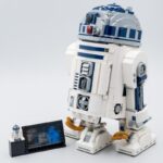 R2D2 robot to build with white and blue Lego-style blocks
