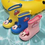 Mickey Mouse non-slip rubber boots for children in yellow, blue and pink water
